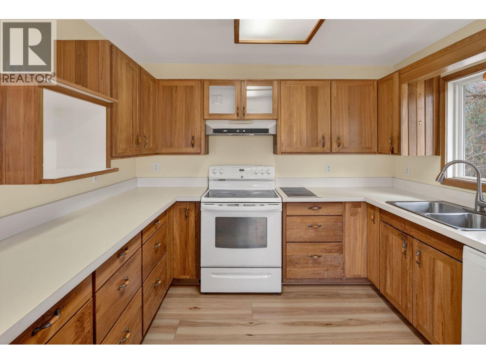 3305 McGibney Road, Naramata