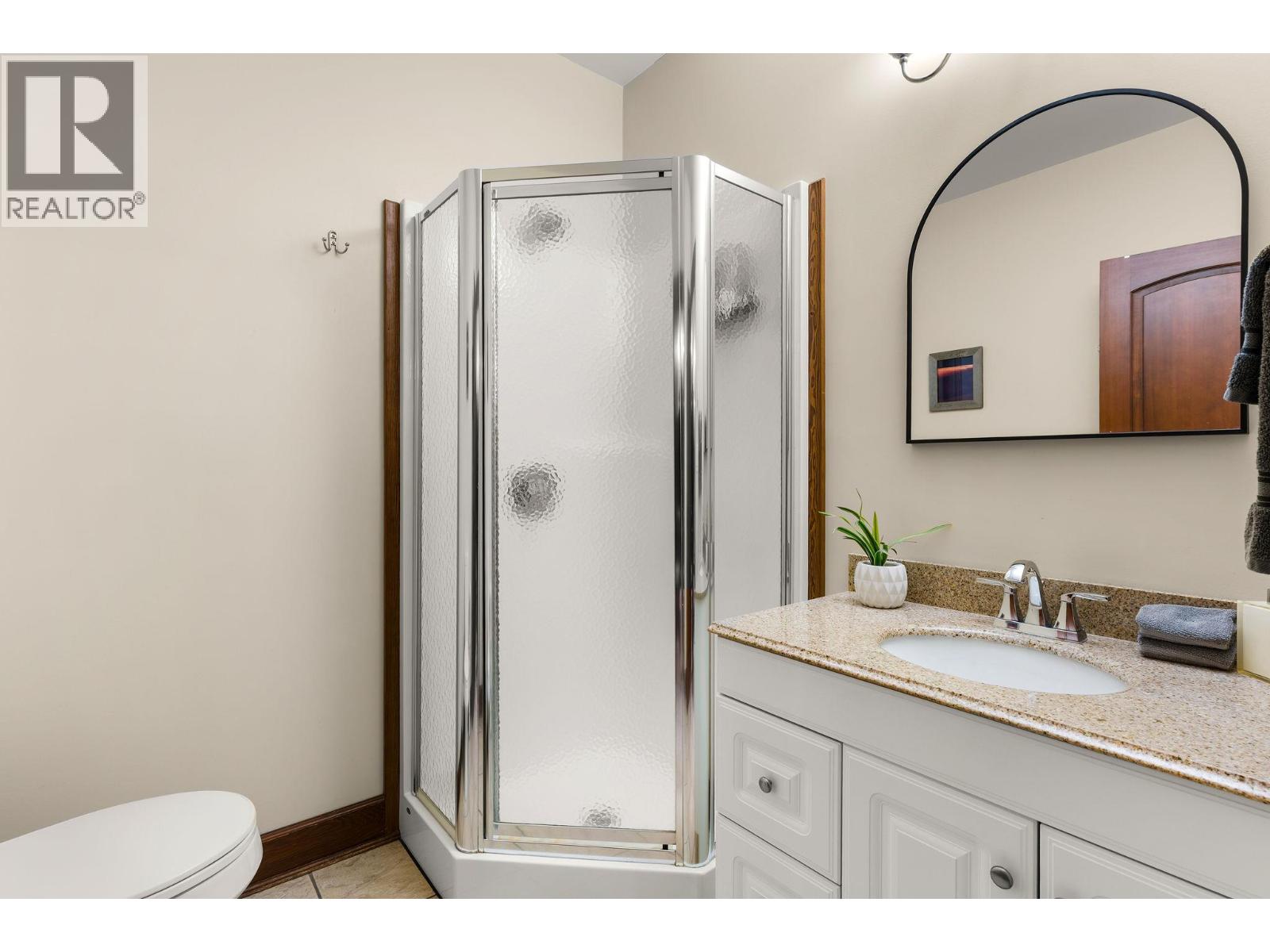 208 Mackenzie Avenue, Revelstoke