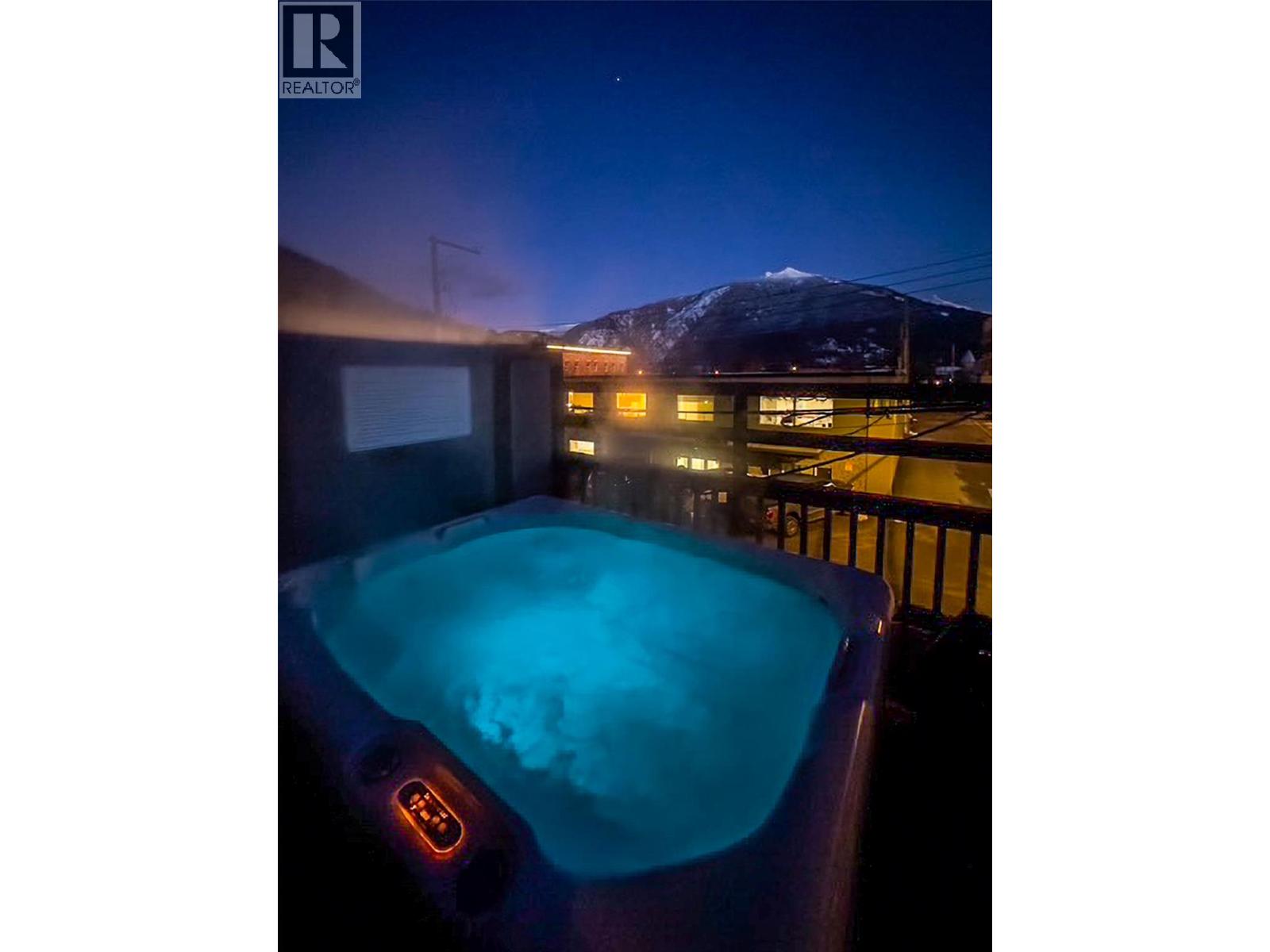 208 Mackenzie Avenue, Revelstoke