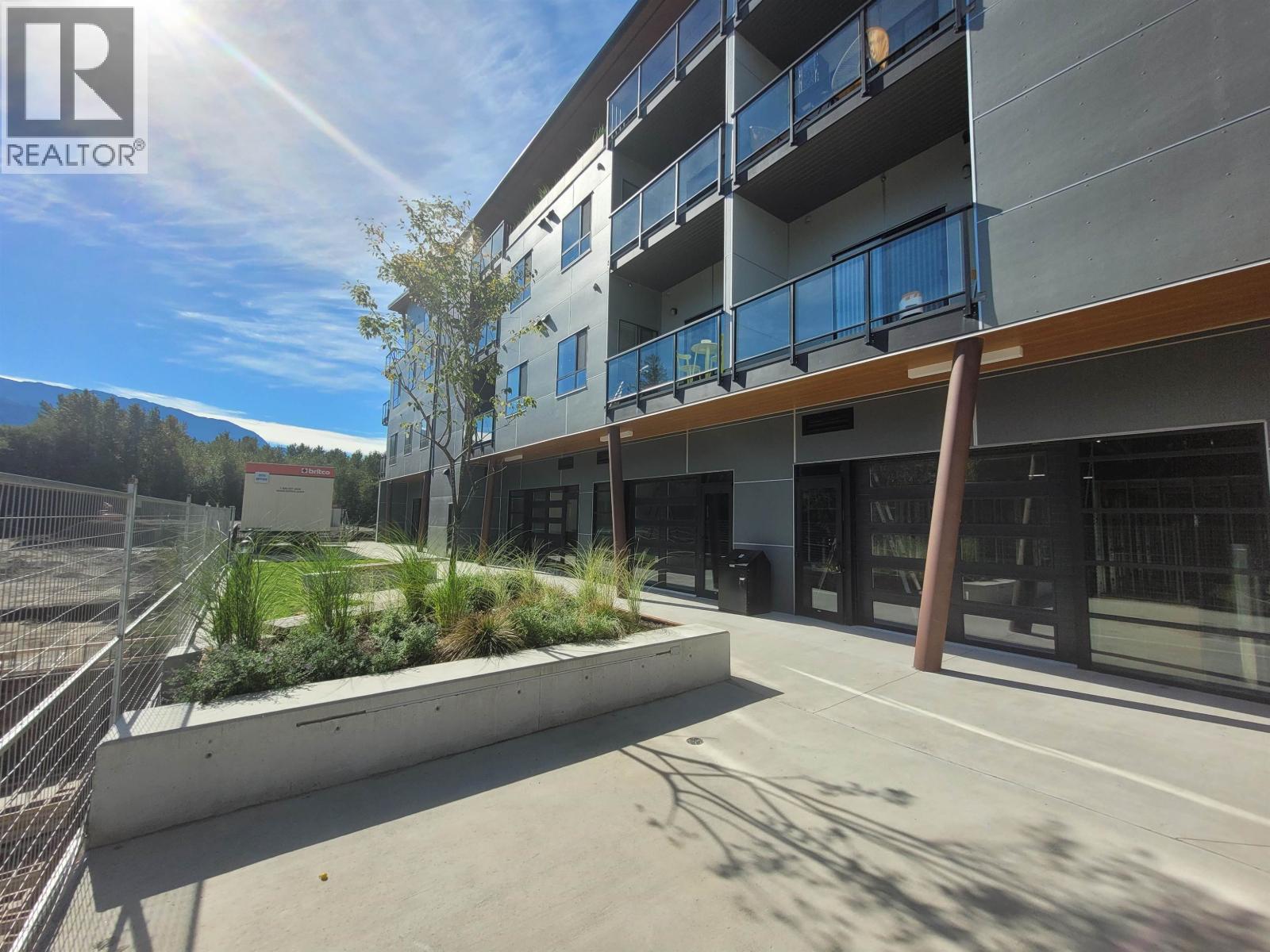 2 200-39666 GOVERNEMENT ROAD, Squamish — photo 3