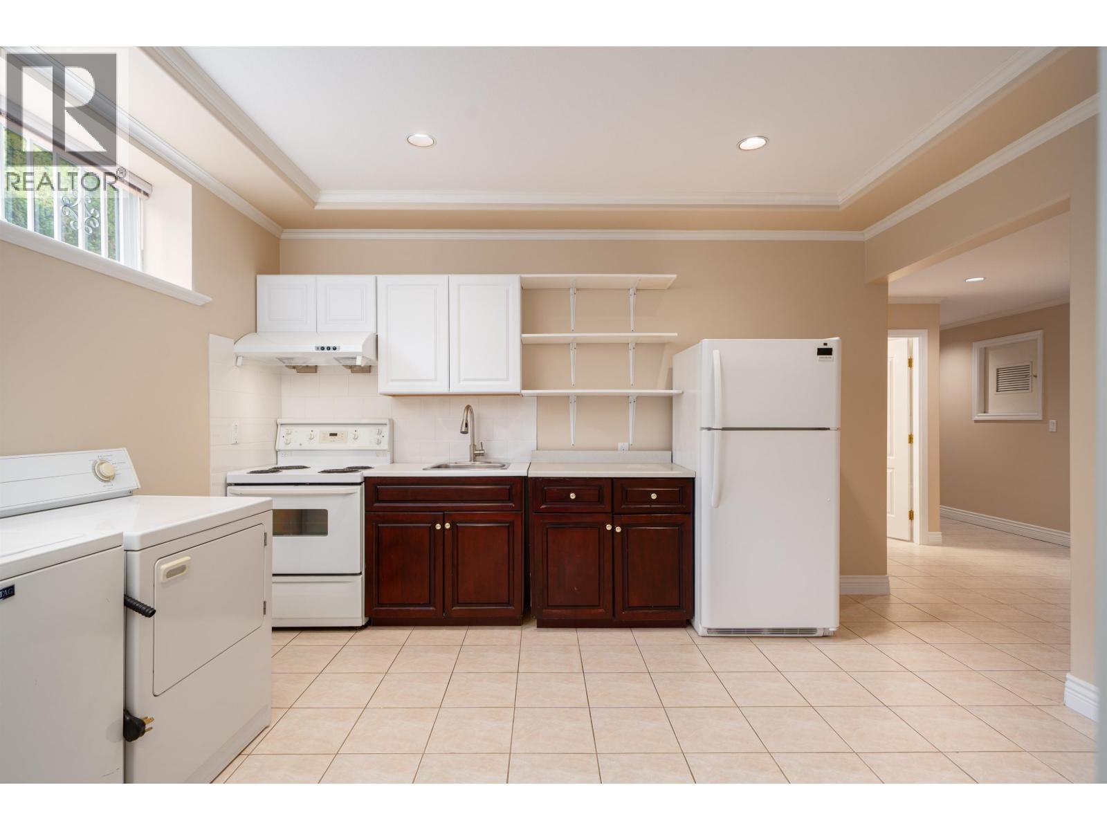 6111 KITCHENER STREET, Burnaby