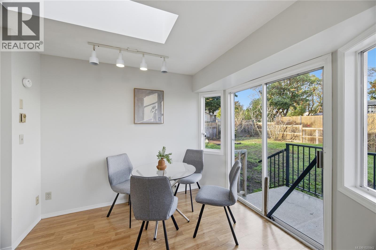 628 Cairndale Rd, Colwood