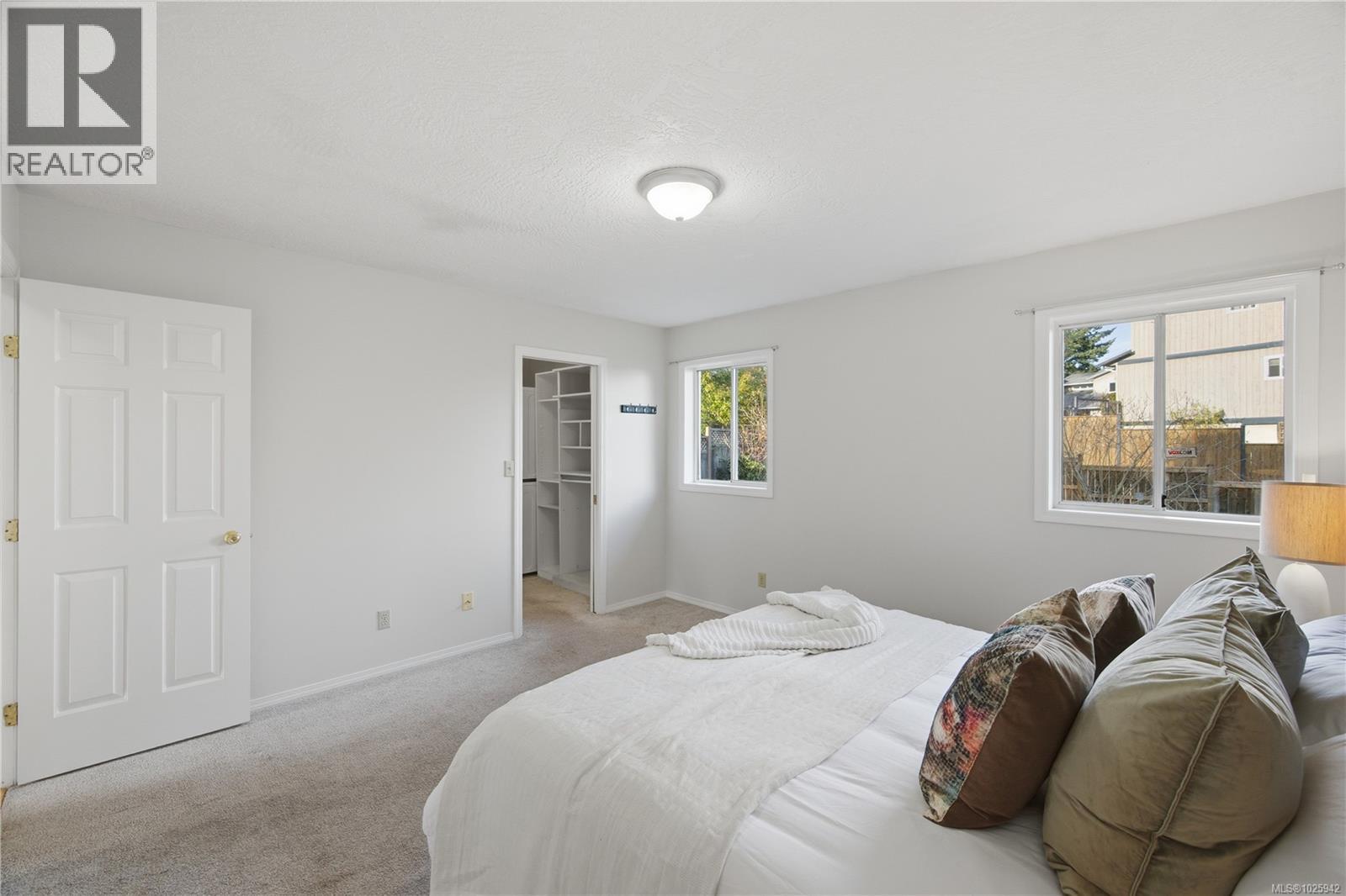 628 Cairndale Rd, Colwood