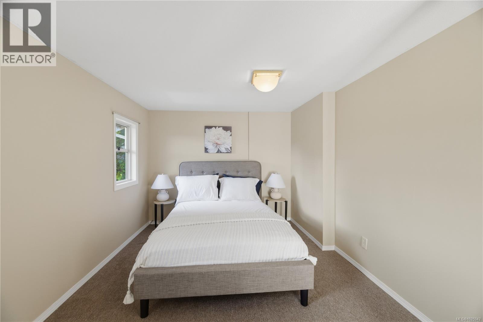 628 Cairndale Rd, Colwood