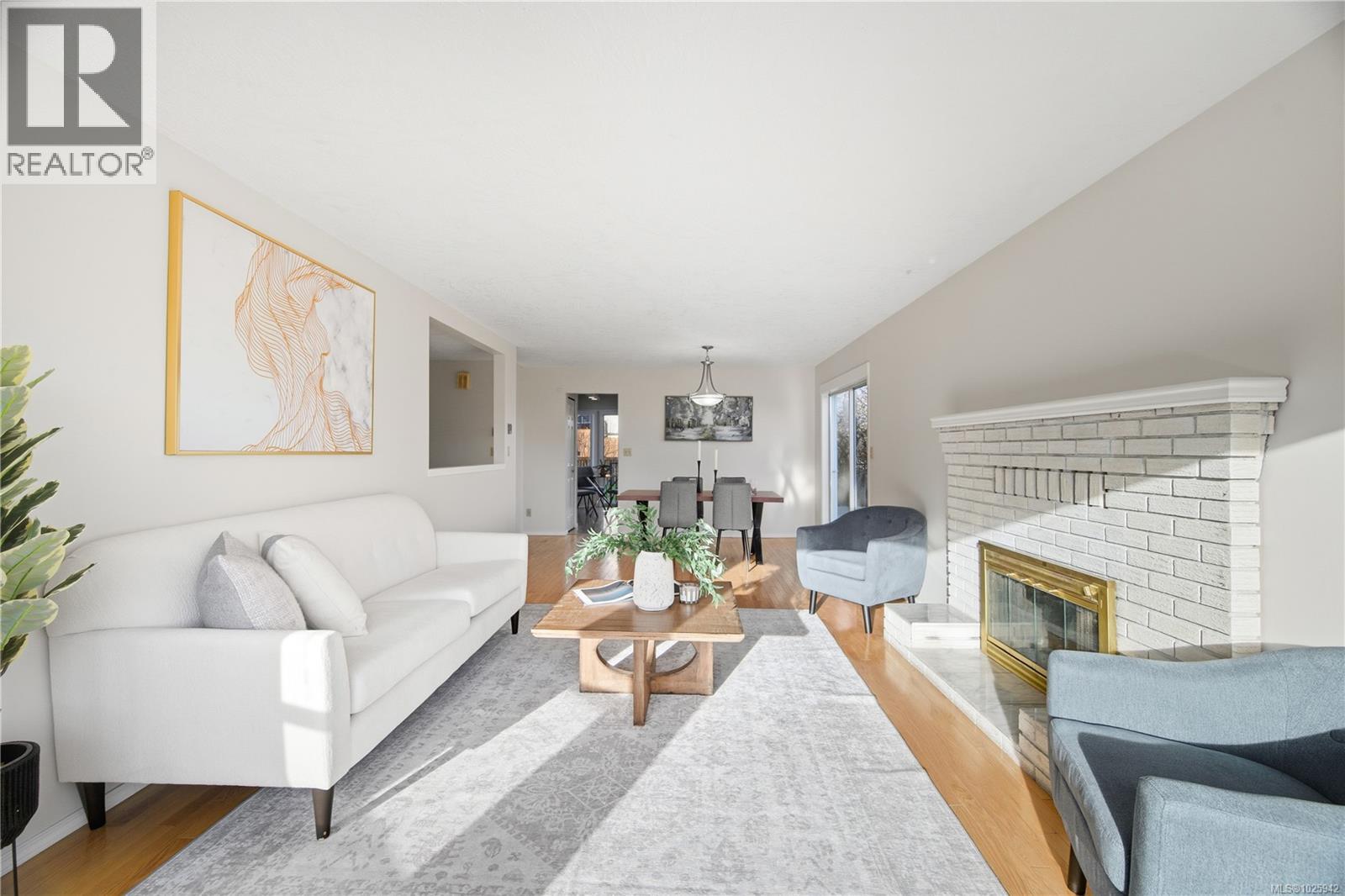 628 Cairndale Rd, Colwood