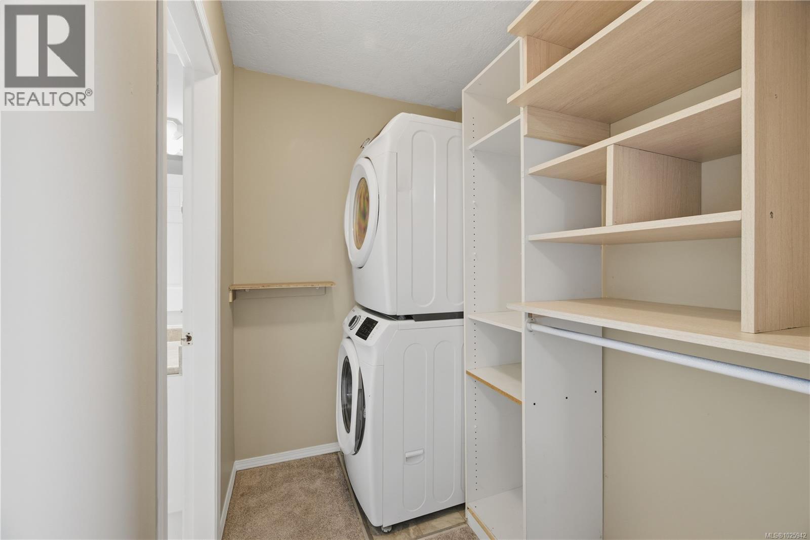 628 Cairndale Rd, Colwood