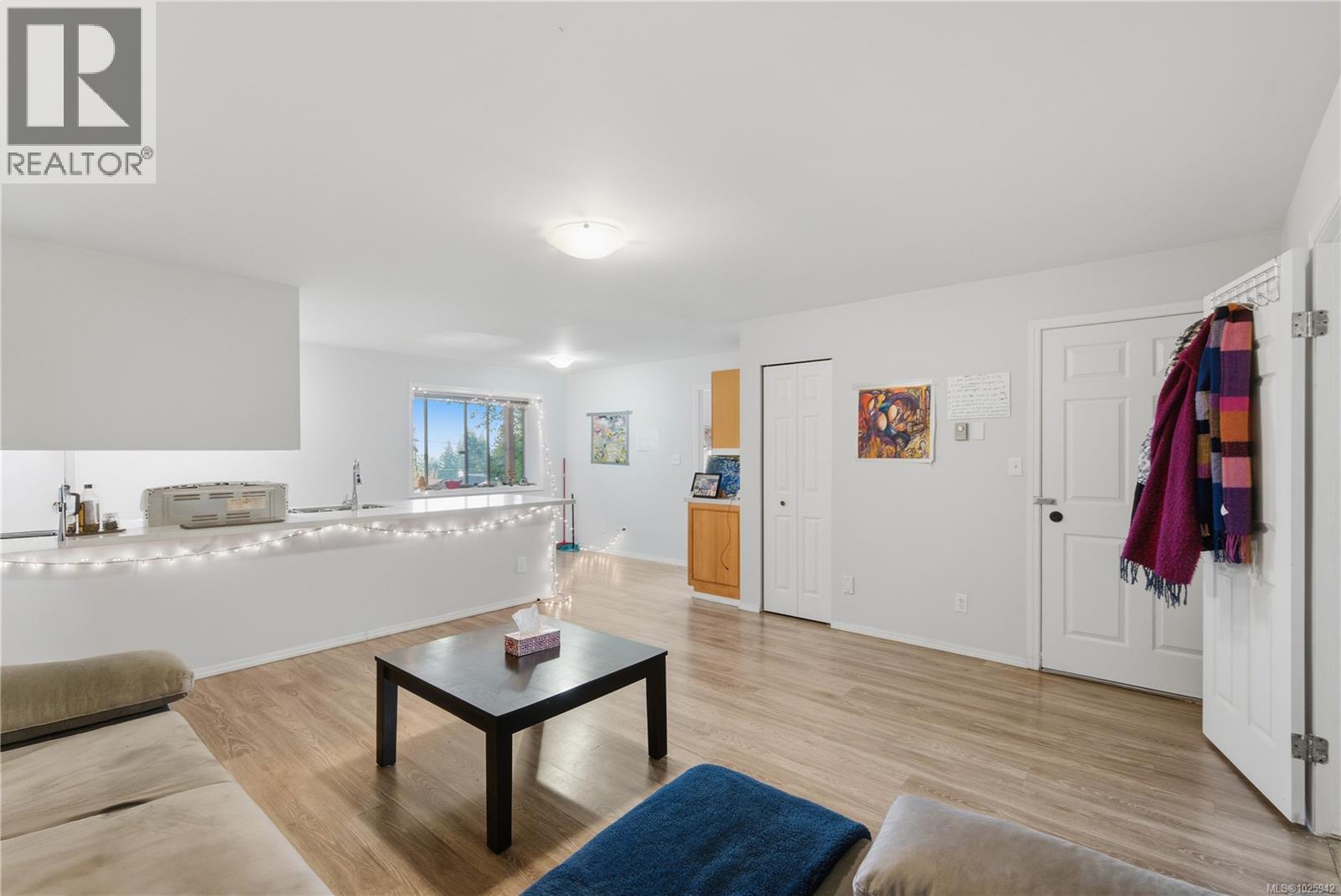 628 Cairndale Rd, Colwood