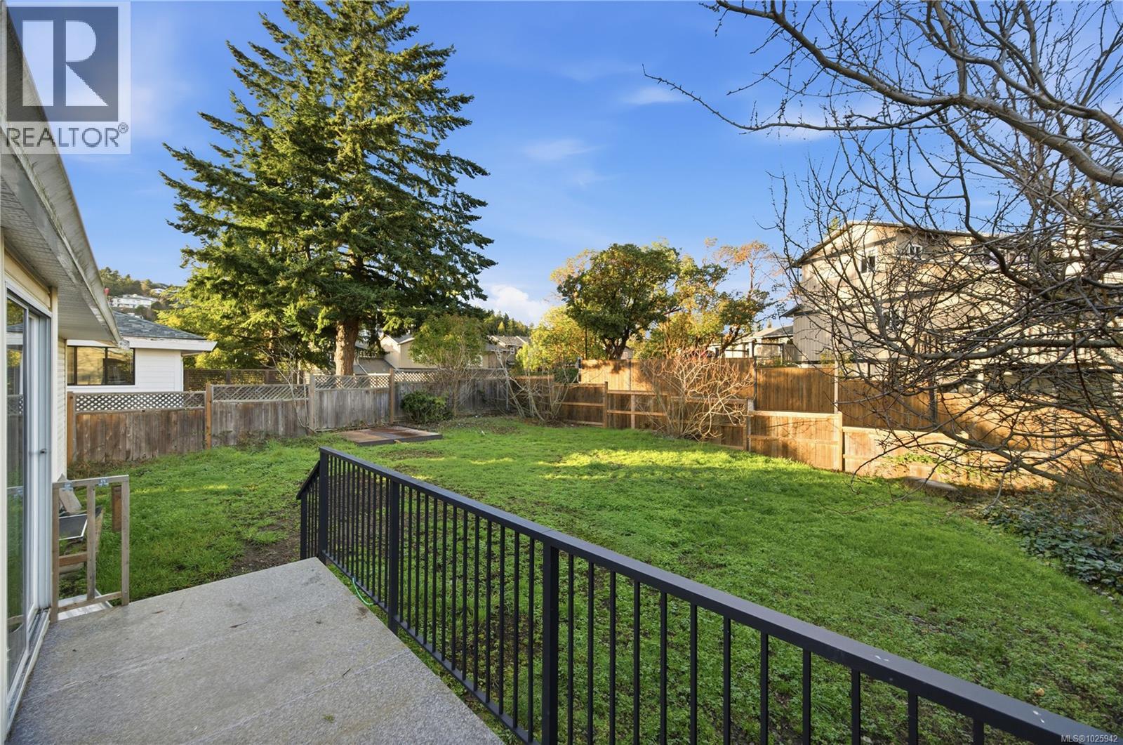 628 Cairndale Rd, Colwood