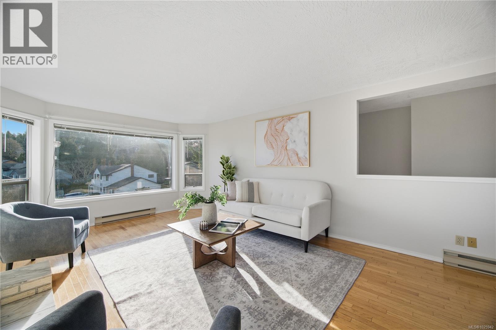 628 Cairndale Rd, Colwood