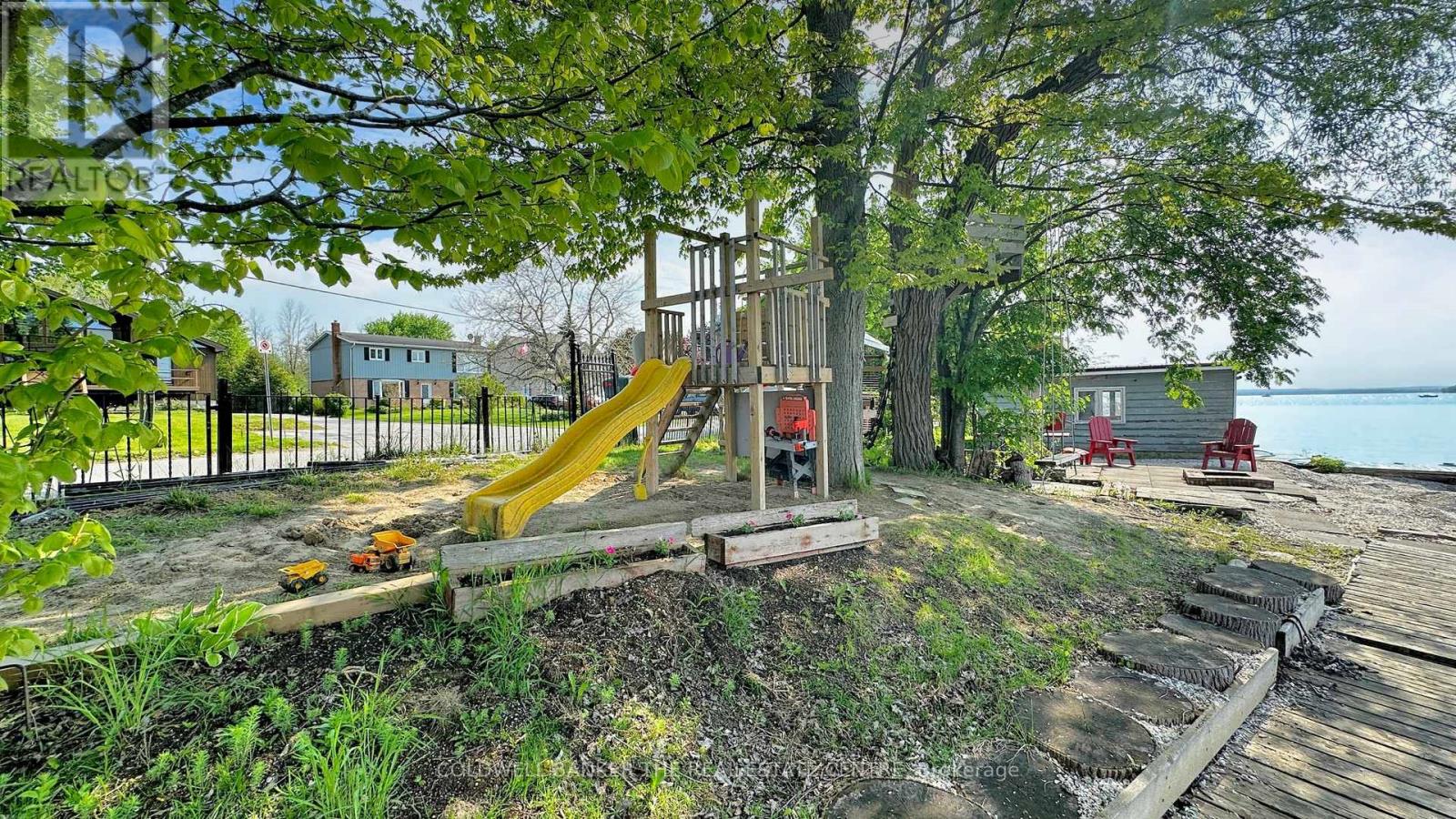 33 LAKE DRIVE E - 16