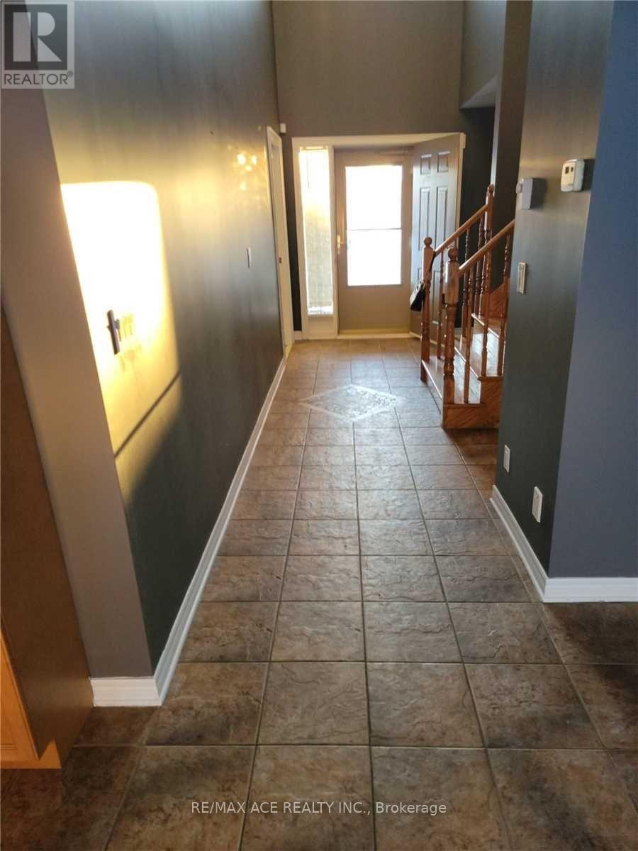 47 SILVER MAPLE ROAD - Photo 2 of 32, Thorold (Confederation Heights), Ontario