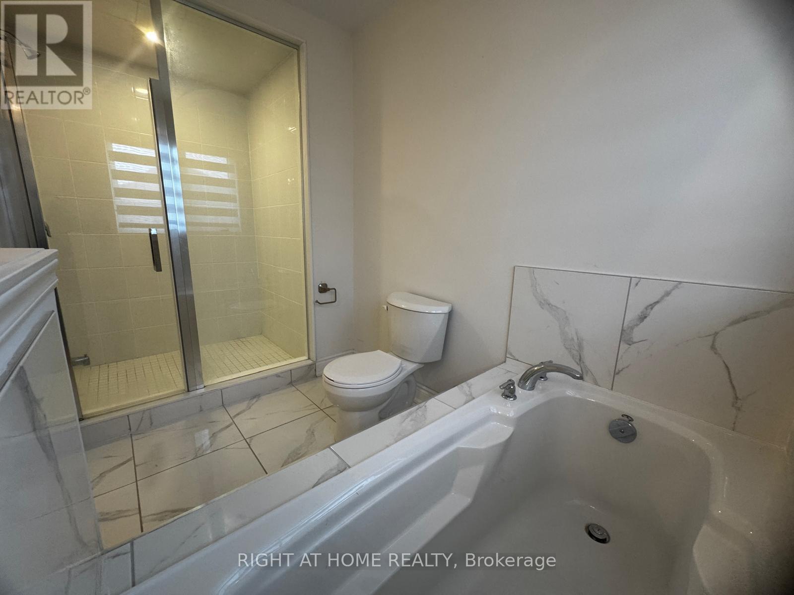 24 TAMWORTH TERRACE - 16