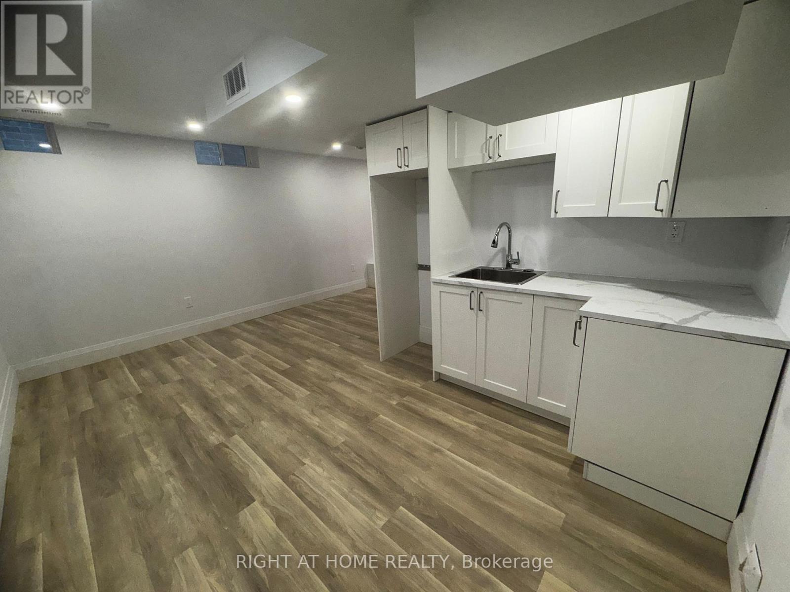 24 TAMWORTH TERRACE - 25
