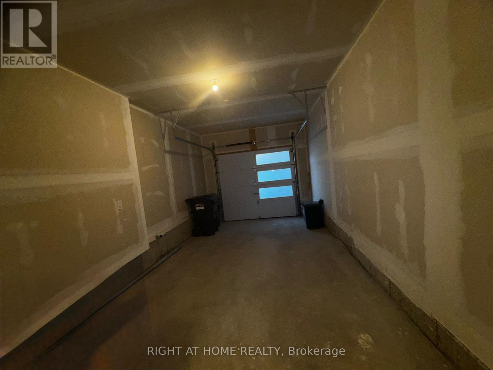 24 TAMWORTH TERRACE - 30