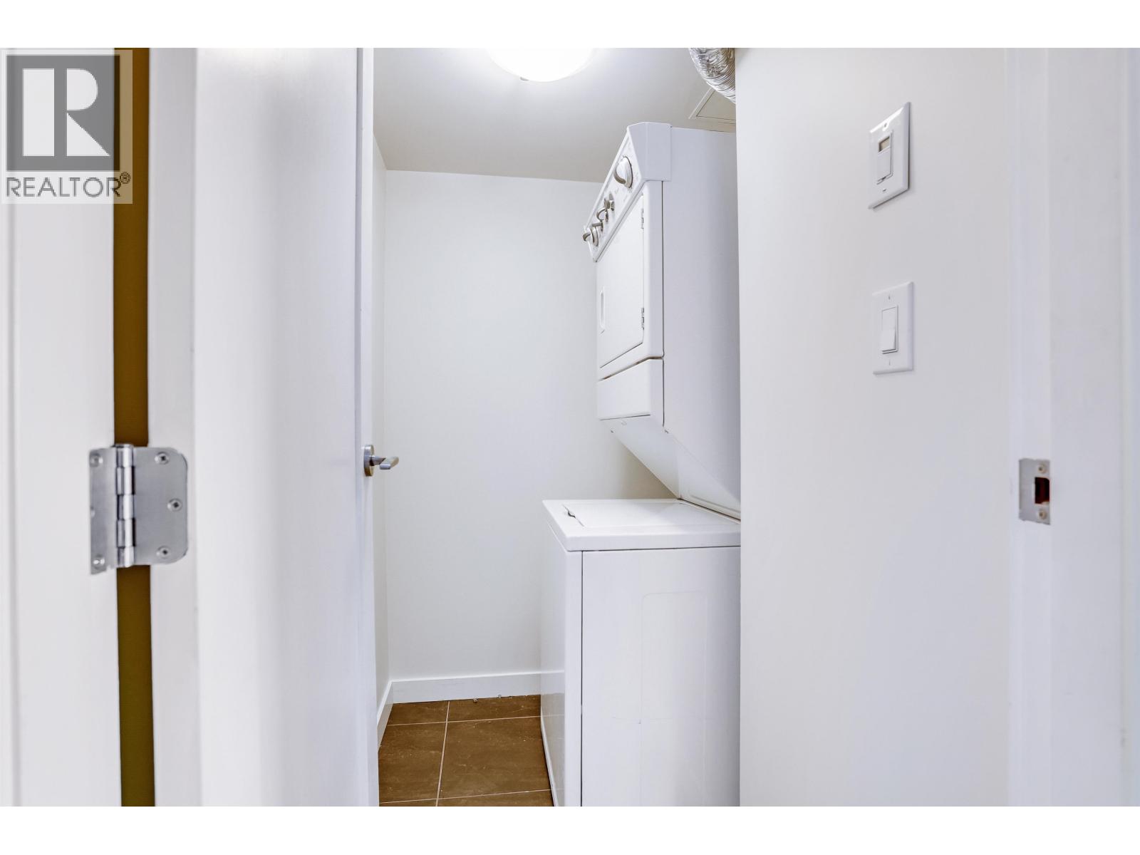 #2004-1 RENAISSANCE Square, New Westminster