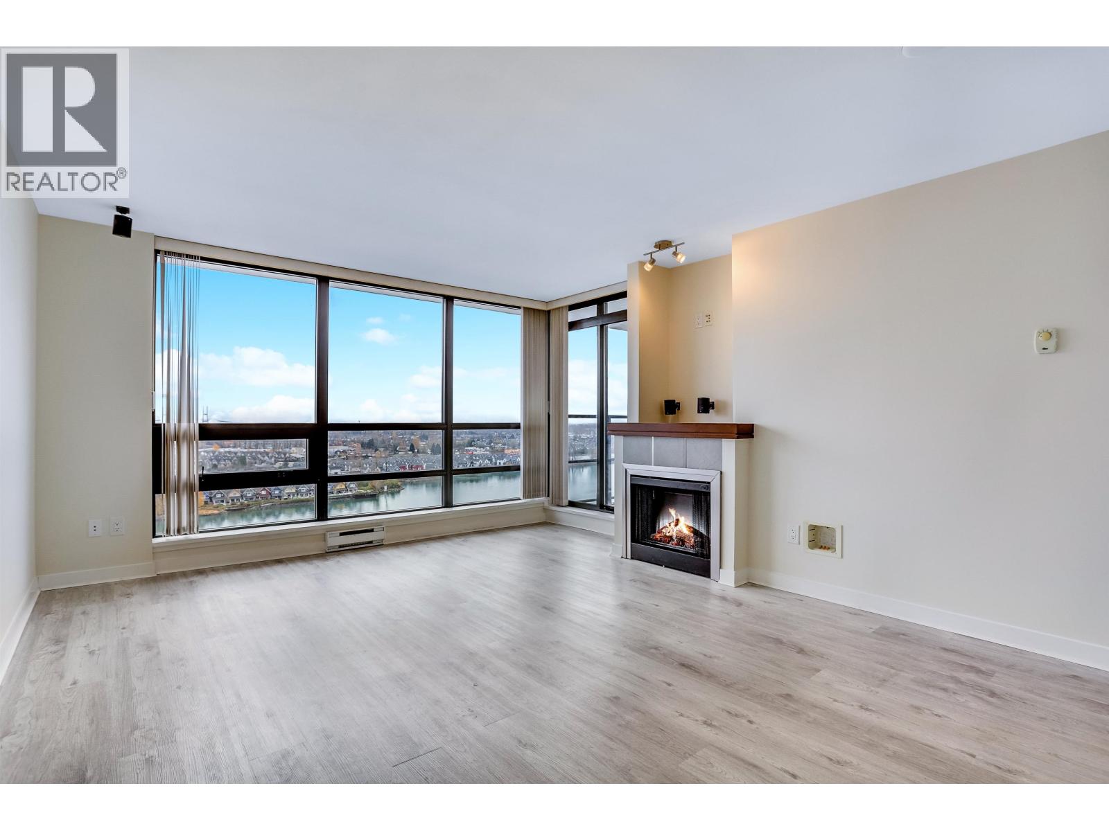 #2004-1 RENAISSANCE Square, New Westminster