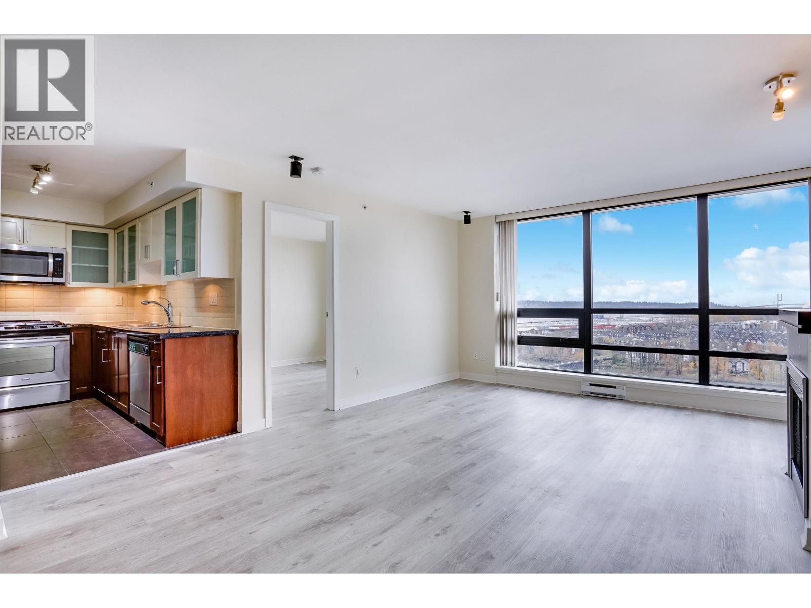 #2004-1 RENAISSANCE Square, New Westminster