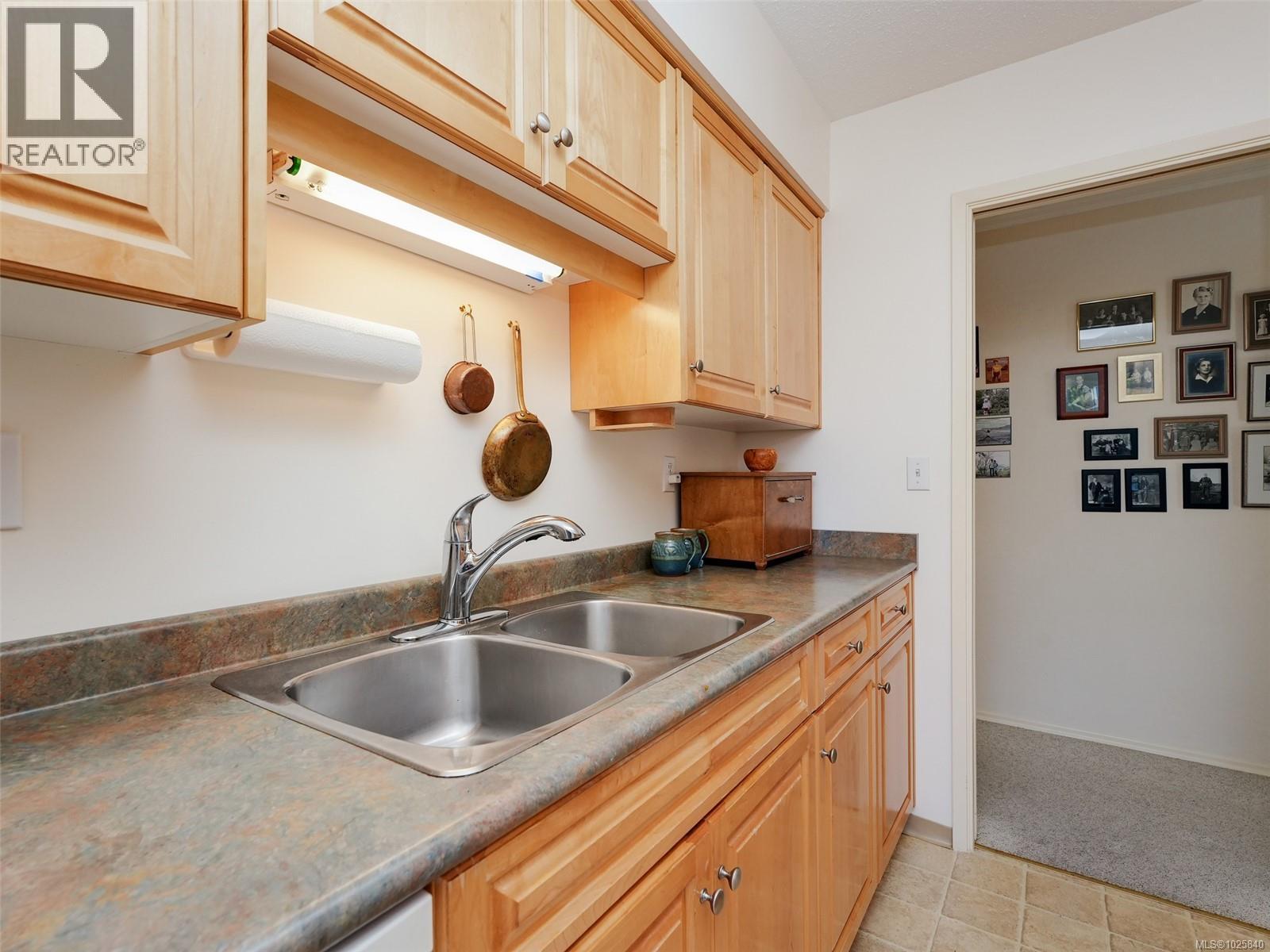 302 2340 Oak Bay Avenue, Oak Bay