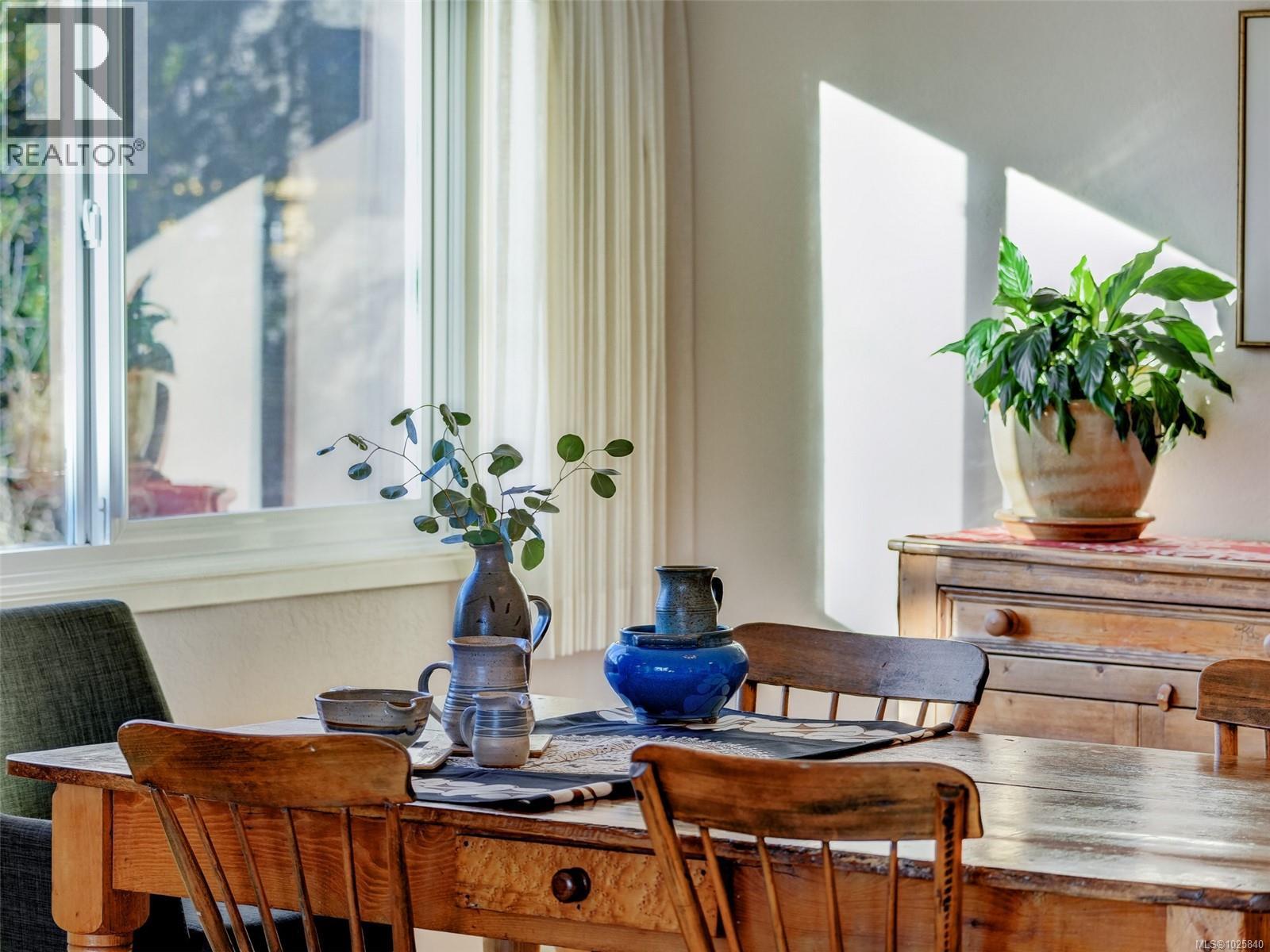 302 2340 Oak Bay Avenue, Oak Bay