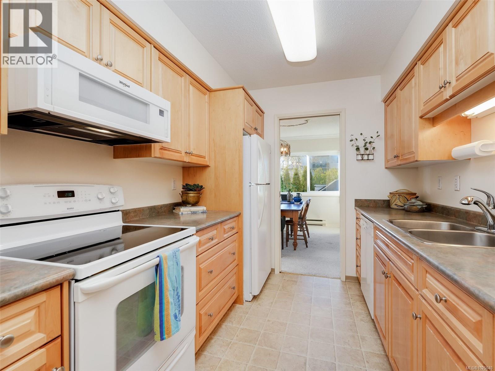 302 2340 Oak Bay Avenue, Oak Bay