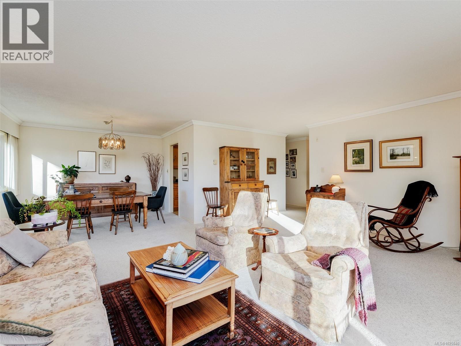 302 2340 Oak Bay Avenue, Oak Bay