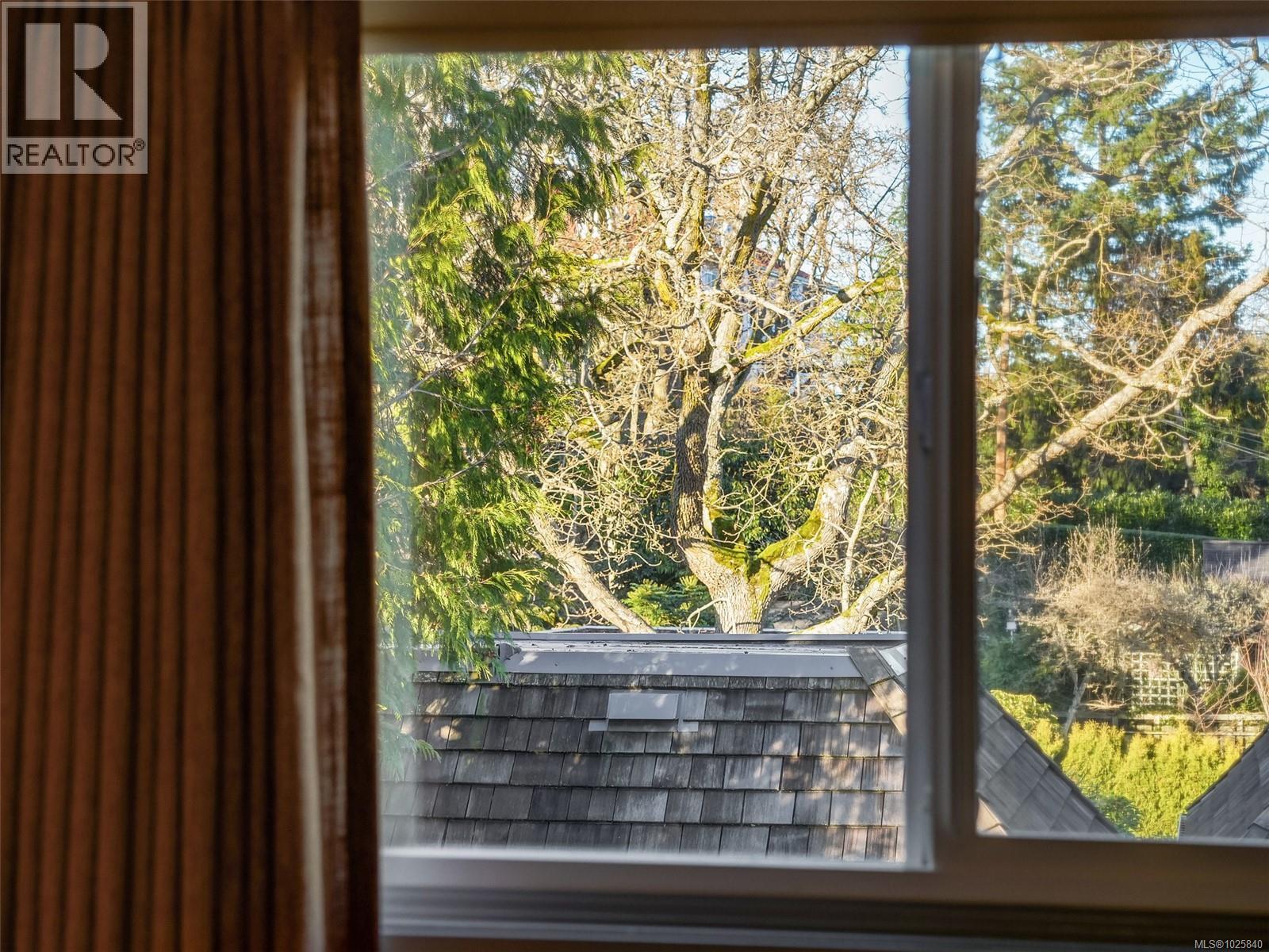 302 2340 Oak Bay Avenue, Oak Bay