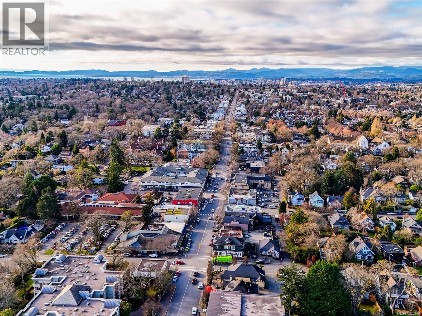 302 2340 Oak Bay Avenue, Oak Bay