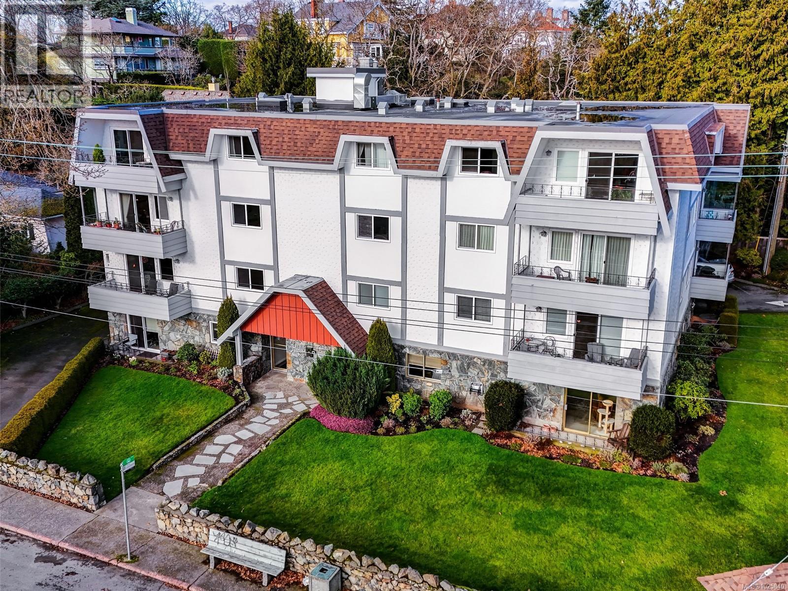 302 2340 Oak Bay Avenue, Oak Bay