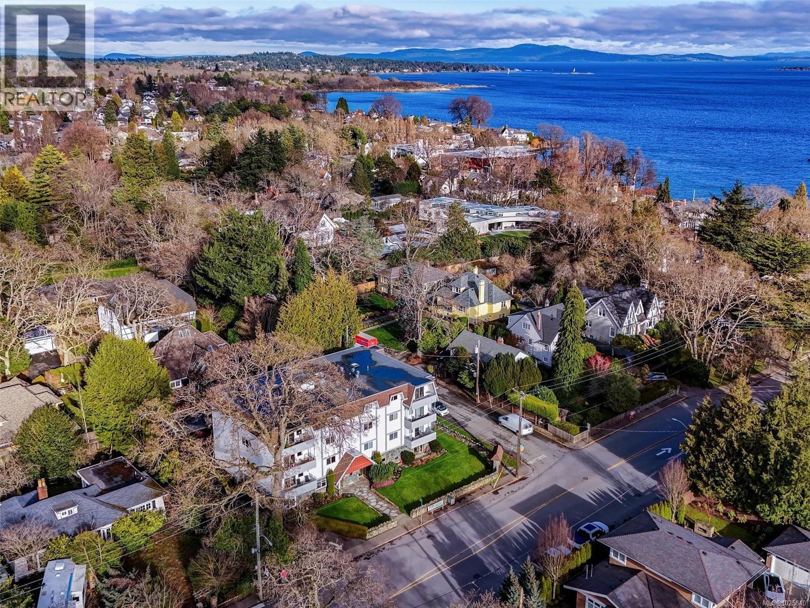302 2340 Oak Bay Avenue, Oak Bay