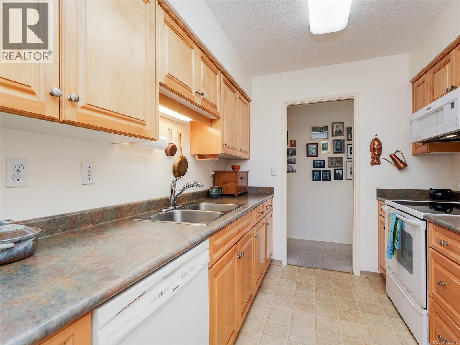 302 2340 Oak Bay Avenue, Oak Bay