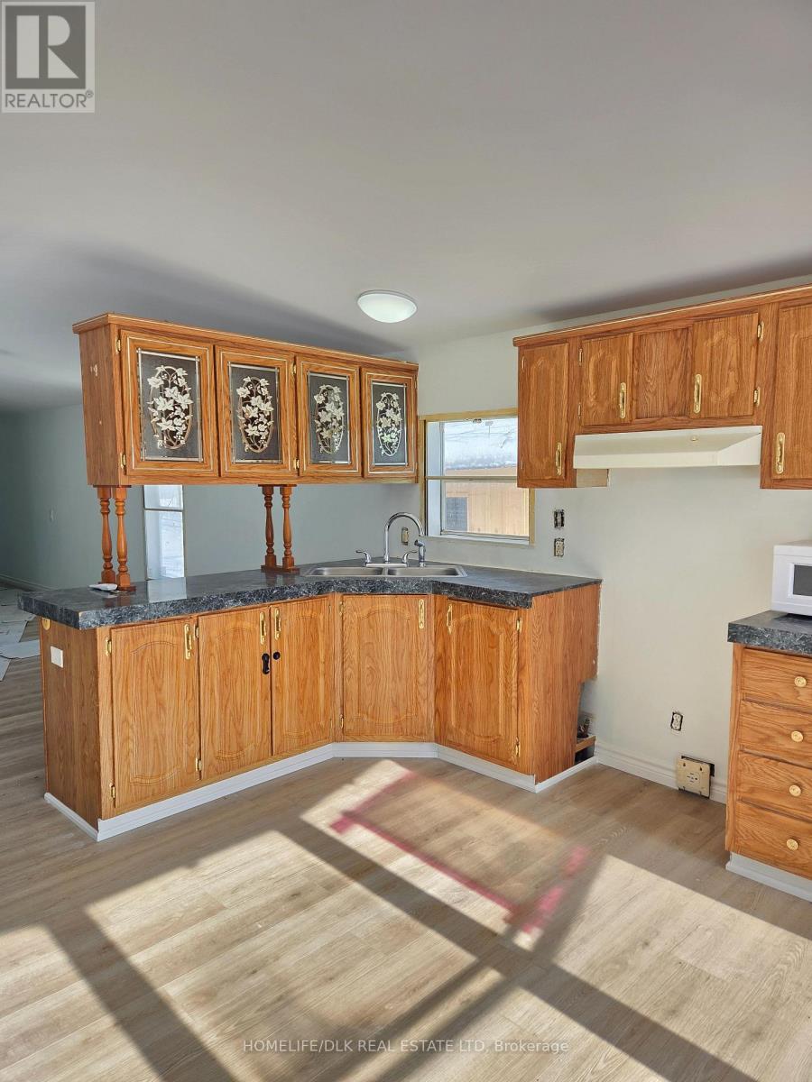 15 TAYLOR STREET - Photo 4 of 17, Rideau Lakes, Ontario