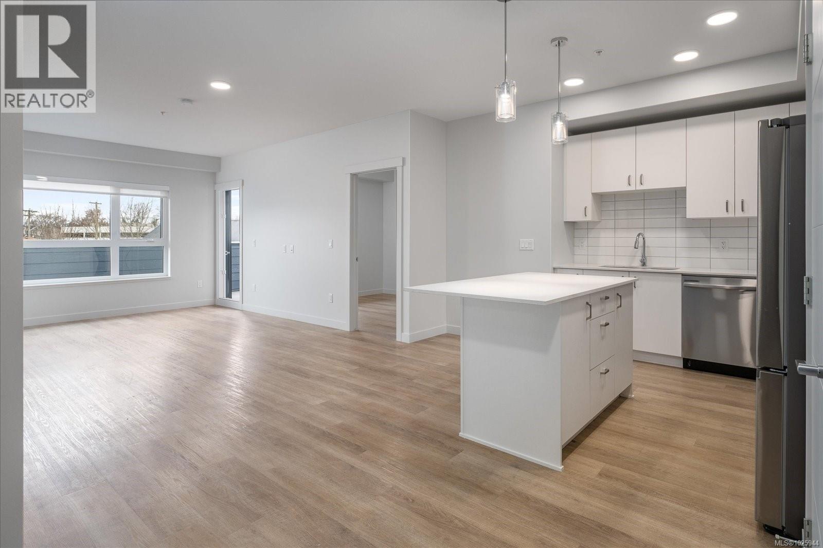 #209 164 ALBERNI HWY - 4