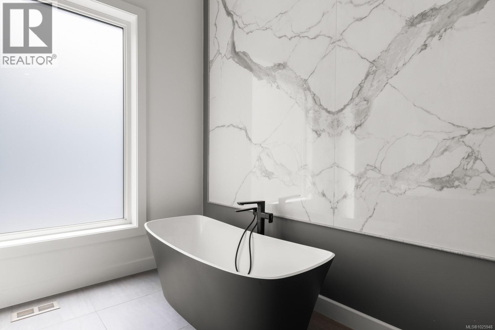  4811 Henry Roethel Road, Ladysmith