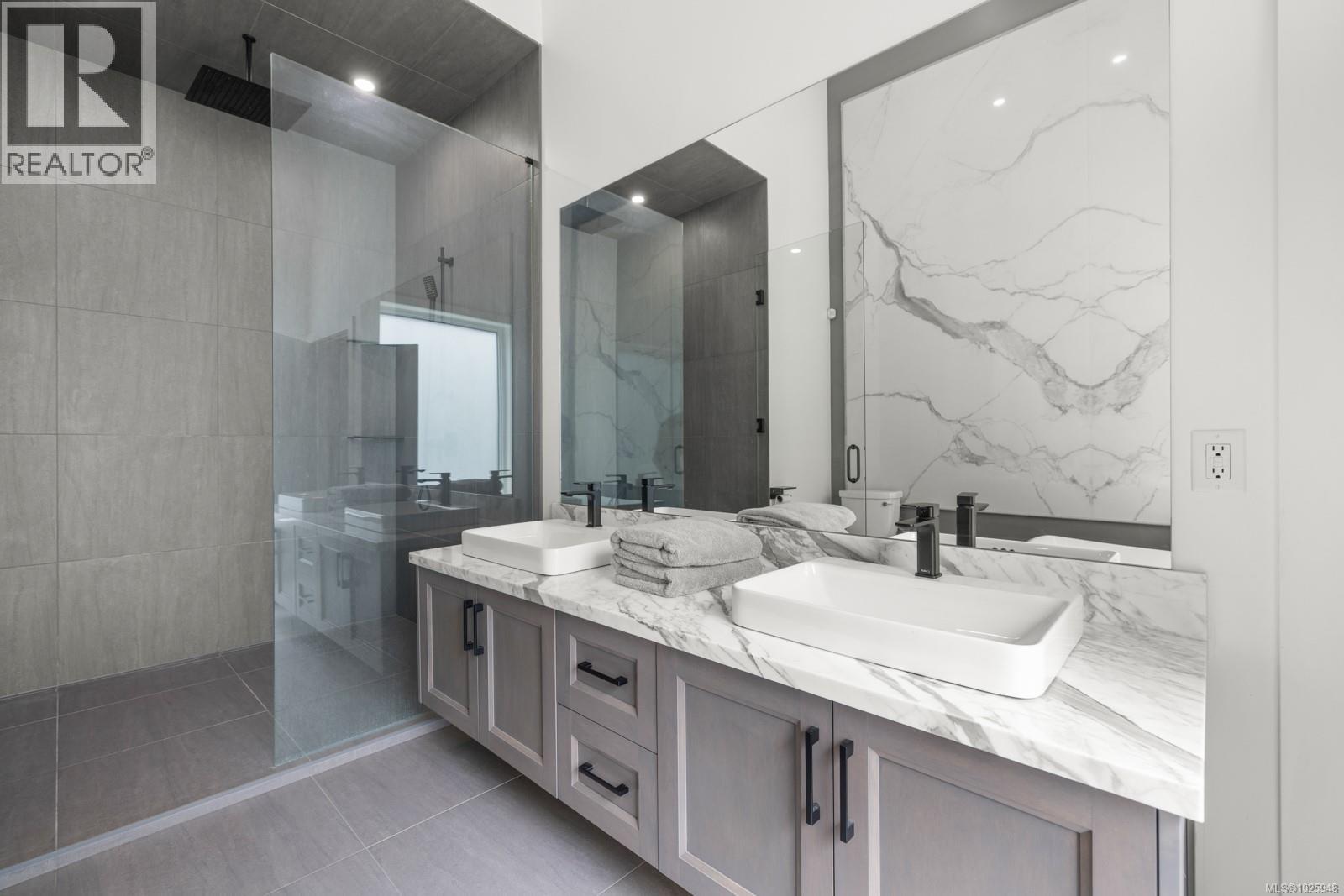  4811 Henry Roethel Road, Ladysmith