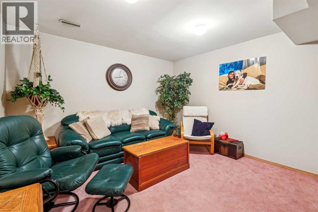 Single Family House for Sale in  Whiteridge Place NE Whitehorn Calgary 