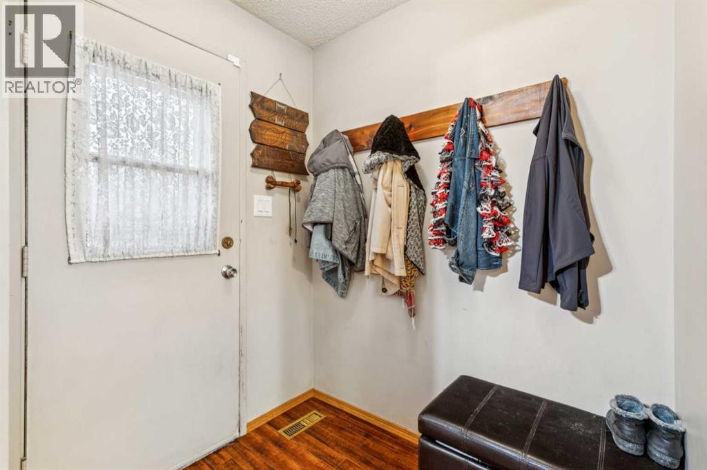 Single Family House for Sale in  Whiteridge Place NE Whitehorn Calgary 