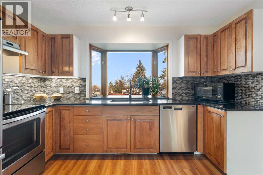 Single Family House Bungalow for Sale in  Hunterbrook Place NW Huntington Hills Calgary 