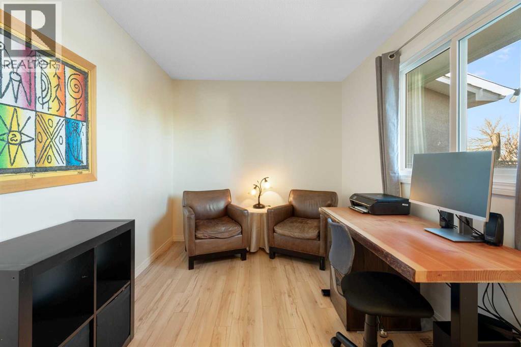 Single Family House Bungalow for Sale in  Hunterbrook Place NW Huntington Hills Calgary 