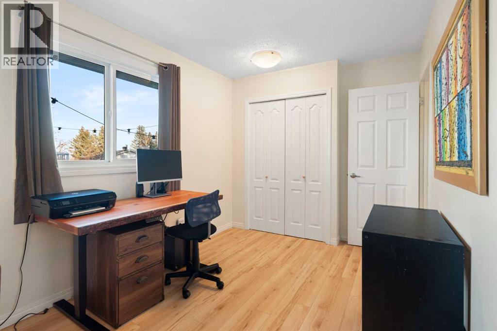 Single Family House Bungalow for Sale in  Hunterbrook Place NW Huntington Hills Calgary 