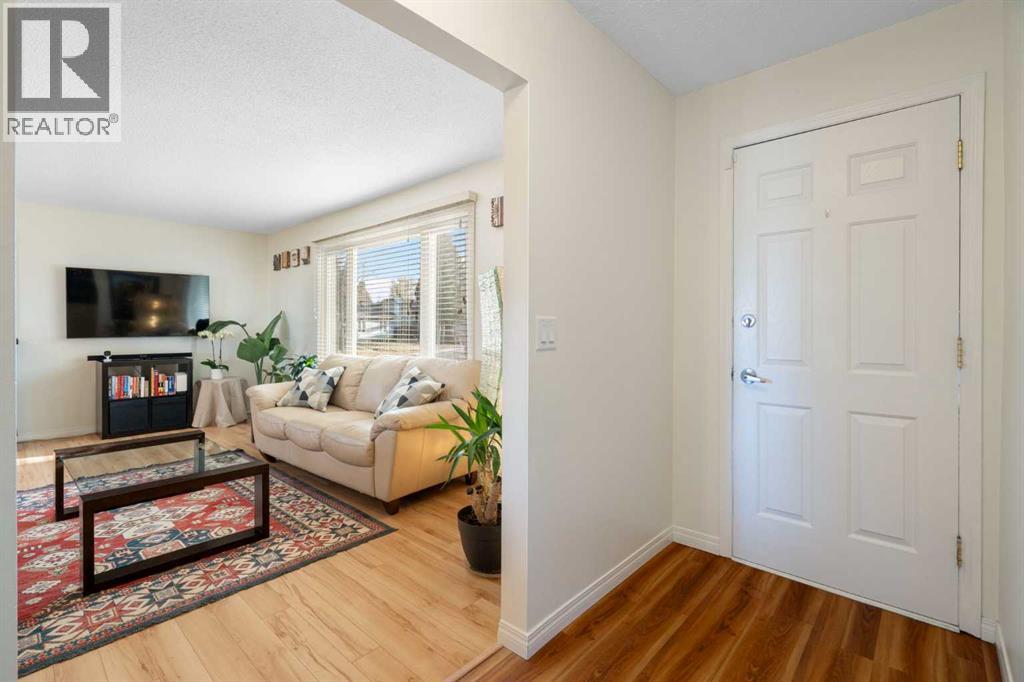 Single Family House Bungalow for Sale in  Hunterbrook Place NW Huntington Hills Calgary 