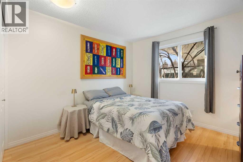 Single Family House Bungalow for Sale in  Hunterbrook Place NW Huntington Hills Calgary 