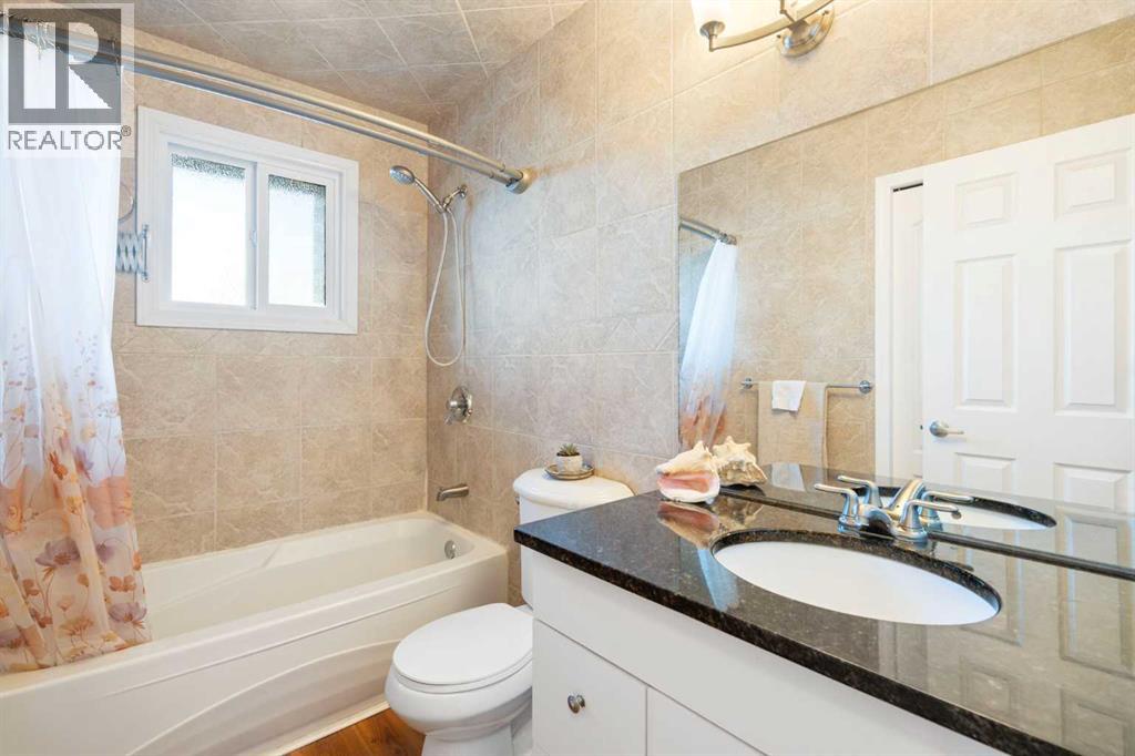 Single Family House Bungalow for Sale in  Hunterbrook Place NW Huntington Hills Calgary 