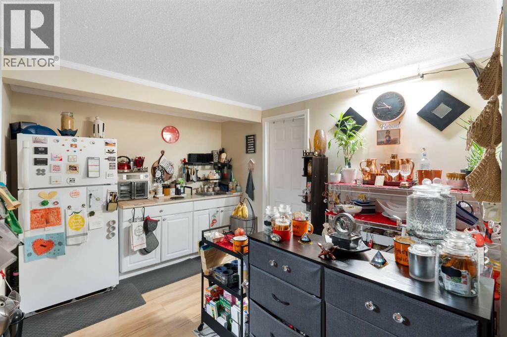 Single Family House Bungalow for Sale in  Hunterbrook Place NW Huntington Hills Calgary 