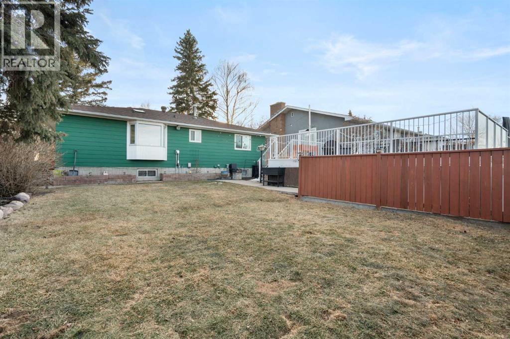 Single Family House Bungalow for Sale in  Hunterbrook Place NW Huntington Hills Calgary 