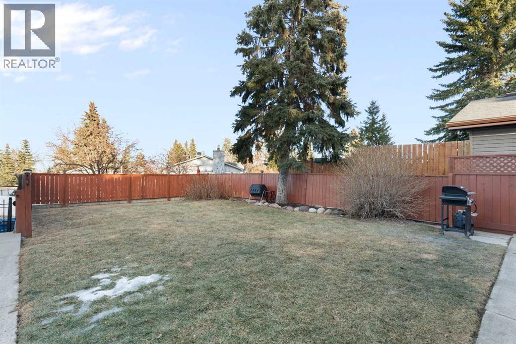 Single Family House Bungalow for Sale in  Hunterbrook Place NW Huntington Hills Calgary 