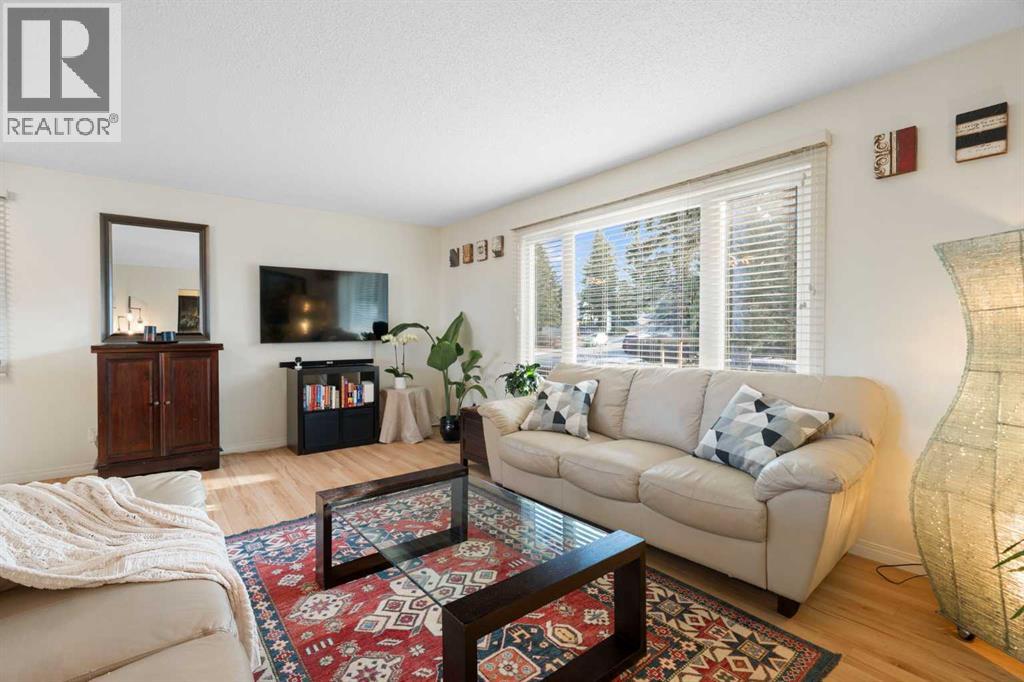 Single Family House Bungalow for Sale in  Hunterbrook Place NW Huntington Hills Calgary 