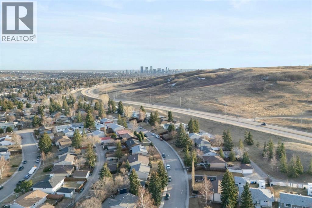 Single Family House Bungalow for Sale in  Hunterbrook Place NW Huntington Hills Calgary 