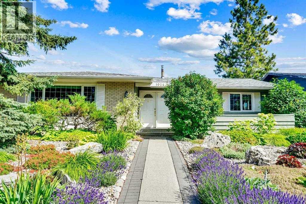 Single Family House Bungalow for Sale in  lake christina Way SE Lake Bonavista Calgary 