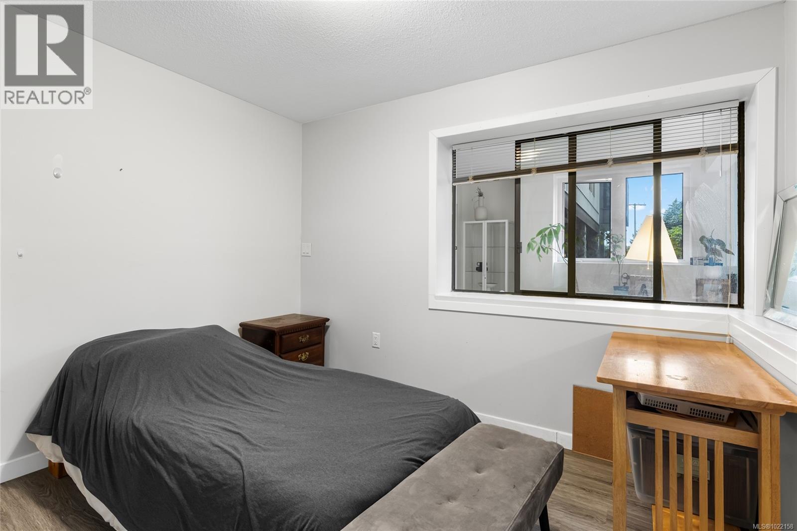 103 1875 Lansdowne Rd, Saanich