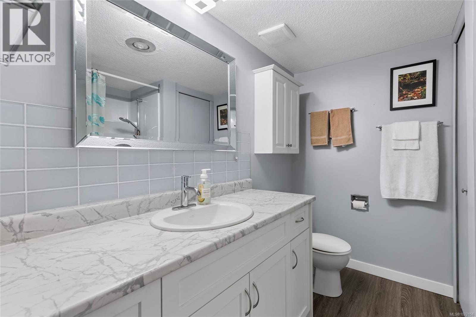 103 1875 Lansdowne Rd, Saanich